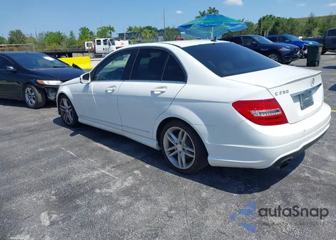 2013 Mercedes-Benz C 250 Luxury/Sport из США, поврежденный, VIN WDDGF4HB8DR267050